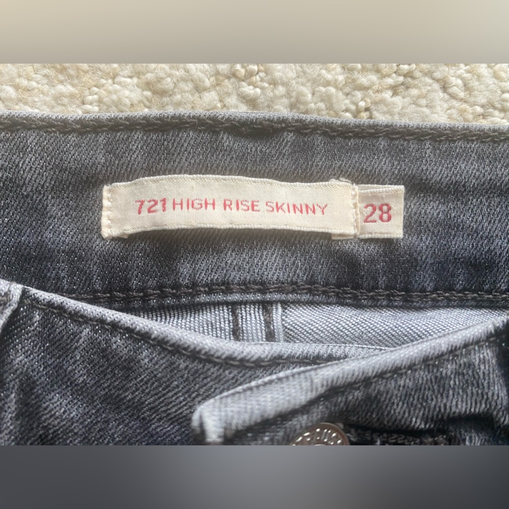 Levi's Women's Dark Gray Skinny Jeans - Picture 3 of 10